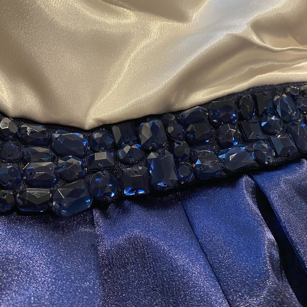 Fun dress - Picture 5 of 6